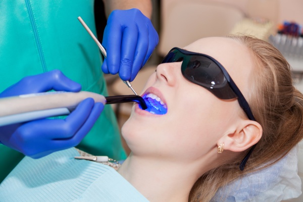 Visit A Cosmetic Dentist To Restore Your Damaged Teeth Before Your Next Vacation